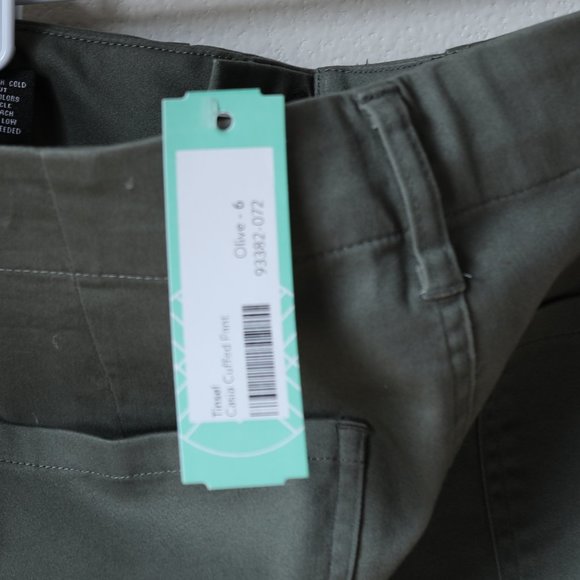 Cuffed trousers with pockets - Picture 4 of 5